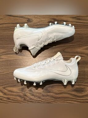 Size 8.5 Nike Vapor Untouchable Pro Football Cleats Triple White 833385-110 NEW